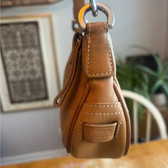 Coach Hamptons 7542 Camel Leather Shoulder Bag - Picture 4 of 15